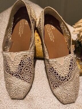 Toms Alpargata Slip On Flats Shoes Women's 8 Cream Crochet Floral Lace Casual